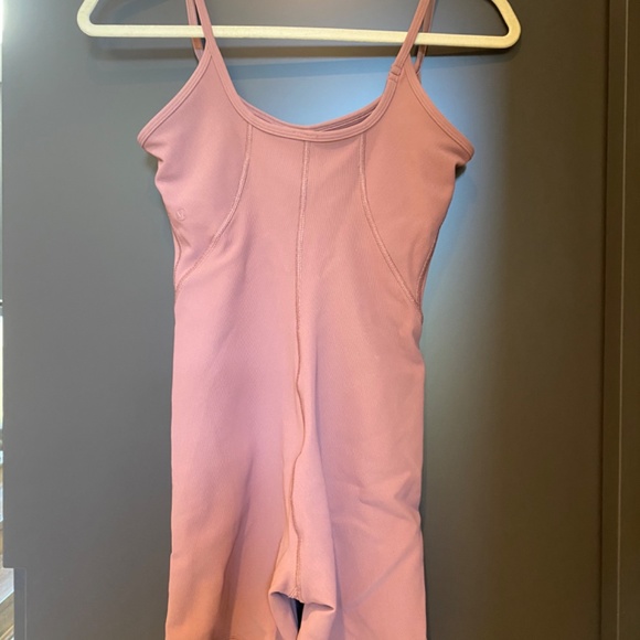 Lulu Lemon rose short unitard - Picture 3 of 3